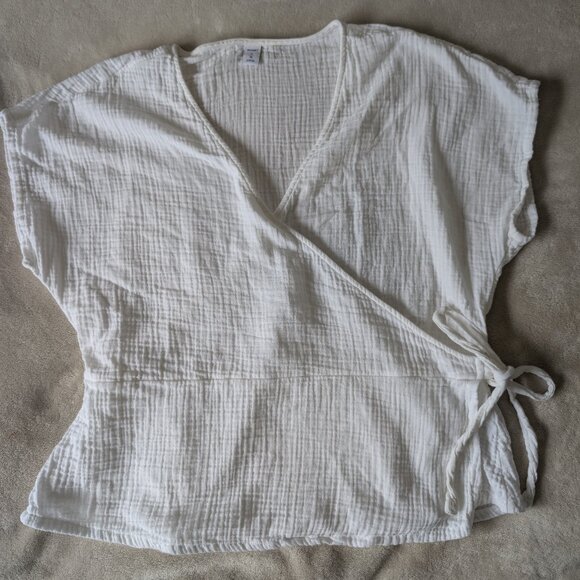 3/$30 100% cotton Gauzy wrap around tee - Picture 1 of 9